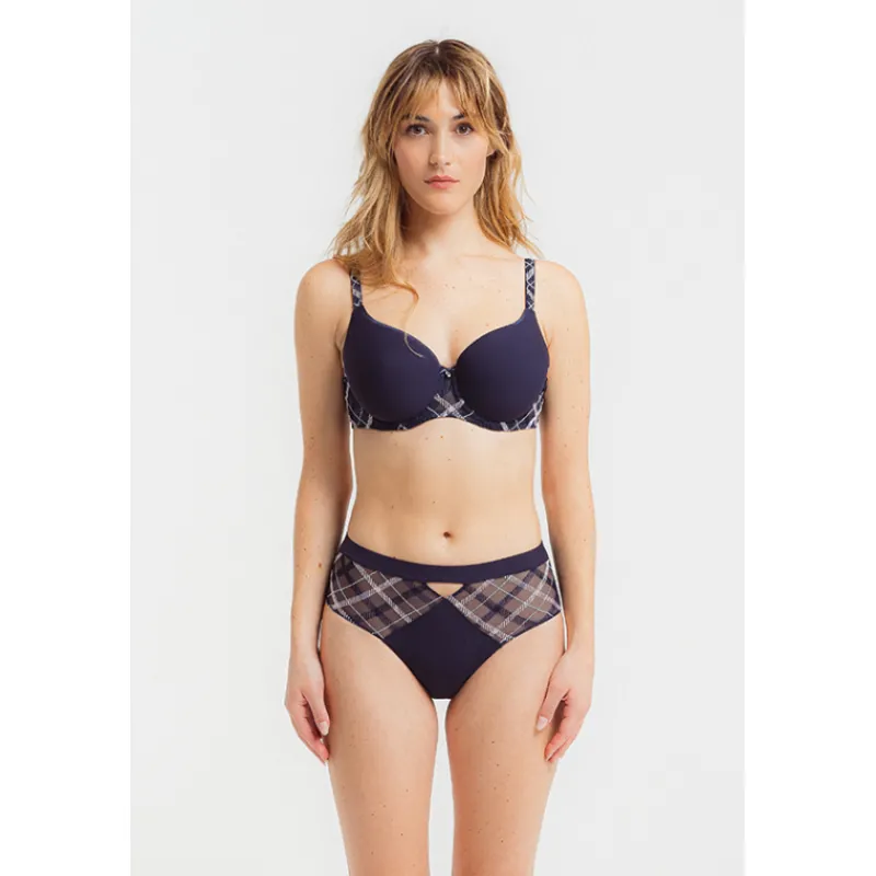 Louisa Bracq Short*Albanach - Boxer