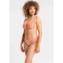 Louisa Bracq Shorty*ÉLISE - Shorty