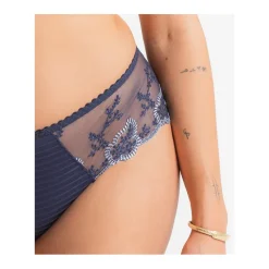 Louisa Bracq Shorty*ÉLISE - Shorty