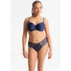 Louisa Bracq Shorty*ÉLISE - Shorty